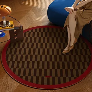Alfombra moderna redonda para sala con patrón de cuadros marrones y borde rojo hogar.
