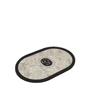 Ovale absorberende badmat met botanische bladafdruk, antislip achterkant, stijlvol.