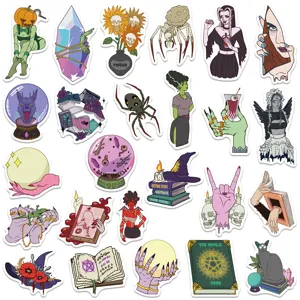 Detailansicht wasserdichter Halloween Hexen Gothic Sticker, ideal für Laptop und Skateboard.