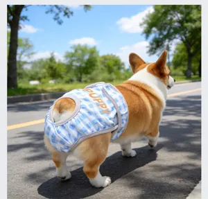 Vista detallada de pantalones fisiológicos lavables para mascotas con diseño a cuadros.