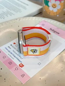 Nylon magnetische horlogeband voor Apple Watch 9 10, kleurrijk streepdesign met schattige patch.