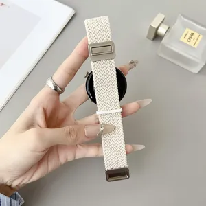 Beige geweven nylon horlogeband compatible met smartwatch, stijlvol en comfortabel accessoire.
