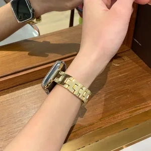 Cinturino per orologio in metallo dorato maglia H, elegante ricambio compatibile smartwatch.