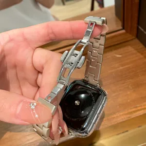 Cinturino di ricambio in metallo con chiusura deployante compatibile, colore argento lucido.