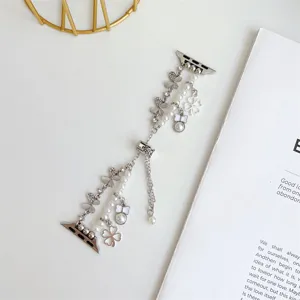 Bracelet de rechange en acier inoxydable perle trèfle à quatre feuilles pour Apple Watch