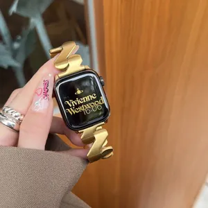 Goldenes Metall Welle Apple Watch Armband Luxus Designer Ersatzarmband elegante chic Zubehoer