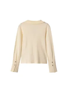 Damen Langarm Strickoberteil mit Reverskragen und schicken Knöpfen an den Bündchen.