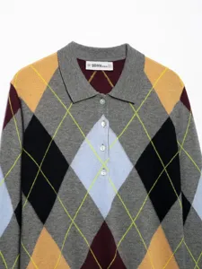 Retro Argyle Strickpullover Detail, klassischer Polokragen, langarm, mustermäßiges Top.