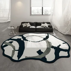 Détail de tapis abstrait et irrégulier moderne avec motif encre noir et blanc pour salon.