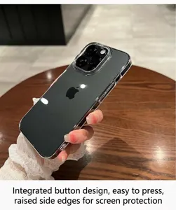 Transparente Handyschutzhülle Detailansicht mit integrierten Knöpfen und erhöhtem Displayschutz.