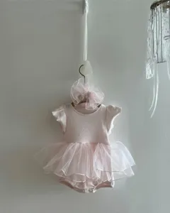 Body rose pour bébé fille avec jupe en tulle et manches volants pour l'été mignon.