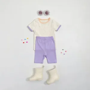 Kinder Sommer Kurzarm T-Shirt und Shorts Set, niedliche Freizeitkleidung für Kinder.