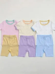 Kinder Sommer Kurzarm T-Shirt und Shorts Set, bunte Punkte Baumwolle Freizeitkleidung.