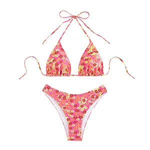 Roze bloemige tweedelige bikiniset met string driehoek top en hoge taille broekje.