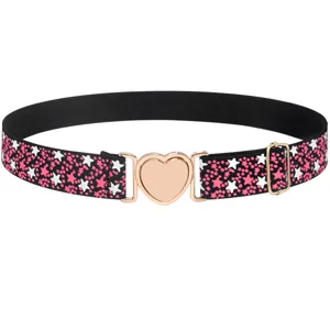 Vue détaillée de la ceinture élastique avec boucle cœur élégante et motif étoile.