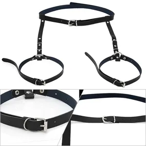 Vue détaillée du harnais de jambe Harajuku en cuir PU noir, avec boucles et anneaux en métal.