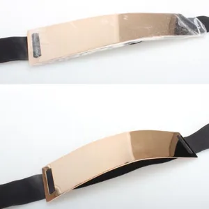 Brede elastische tailleband voor dames met gouden spiegelmetalen plaat stijlvol en chic