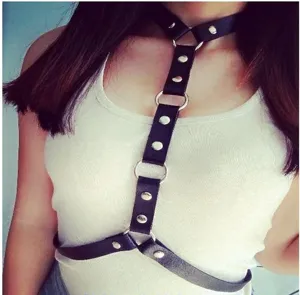 Bretelles de Harnais de Corps en Cuir PU Sangle Croisée Ajustable Ceinture Punk Avec Anneaux en Métal et Rivets pour Chemise Femme Mode