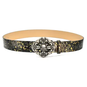 Ceinture mode punk avec boucle métal crâne gothique et cuir noir texturé or.