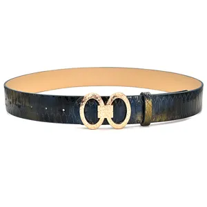 Ceinture femme en cuir PU motif serpent bleu avec boucle double anneau dorée élégante.
