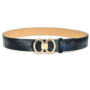 Ceinture femme en cuir PU motif serpent bleu avec boucle double anneau dore vue de detail style