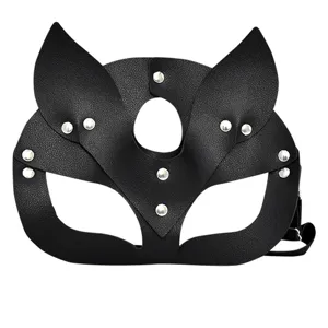 Máscara de gato de cuero negro con remaches metálicos, correas ajustables para fiesta.