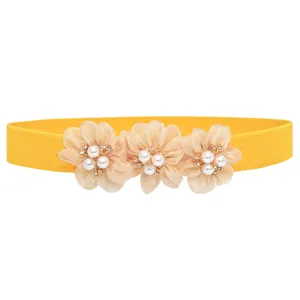Geddetailleerde gele elastische tailleband met drie prachtige chiffon bloemen parels.