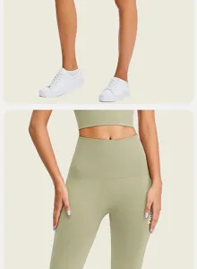 Mallas de fitness sin costuras de cintura alta AMIMEDEA y zapatillas blancas detalle.