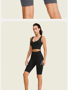 Conjunto de fitness sin costuras de cintura alta pantalon corto yoga y sujetador deportivo.