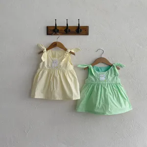 Charmante robe d'été pour bébé avec broderie de lapin et de jolis bretelles à nœud