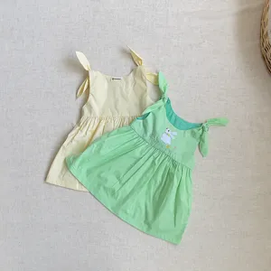Robe d'été pour bébé avec bretelles nouées et broderie de lapin mignonne, style sans manches.