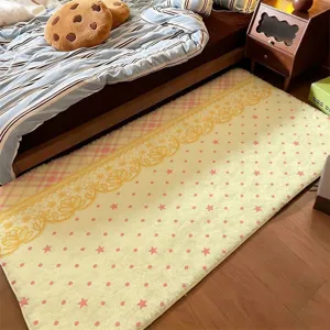 Gemütlicher Teppich aus Kaschmirimitat mit süßen rosa Punkten und Spitze fürs Schlafzimmer.