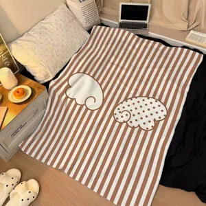 Couverture en flanelle à rayures et ailes d'ange, plaid doux et douillet pour canapé et lit.