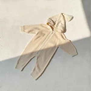 Mameluco de punto para bebé con capucha y borla, rayas lindas mono suave de manga larga invierno.