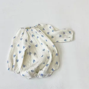 Infant baby girl cotton gauze long sleeve romper with cute blue heart print for summer.