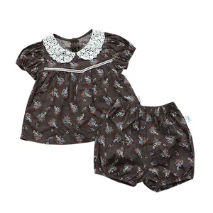 Sommer Set für Babymädchen mit Blümchen Kurzarm Bluse und Blumenmuster Pumphose.