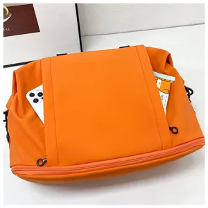 Sac de voyage de grande capacité orange, sac de sport extensible vue détaillée du sac.