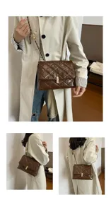 Vista dettagliata borsa a tracolla trapuntata marrone, borsa retro da donna.