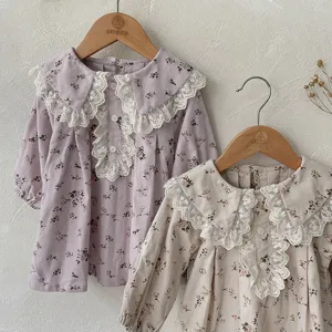 Girl floral long sleeve dress detail with exquisite white lace collar and sweet print.