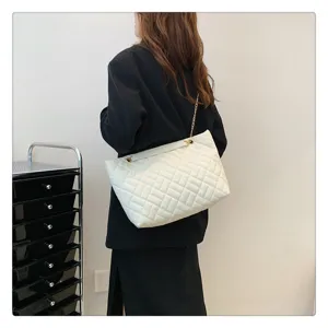Women White Quilted Chain Tote Bag Korean Style Large Capacity PU Leather Shoulder Bag