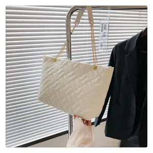 Women quilted chain tote bag vintage shoulder bag casual large capacity handbag white