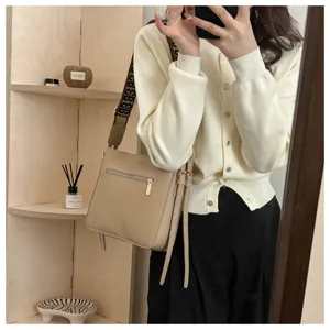 Women's wide strap crossbody bag stylish casual commute shoulder handbag with zipper pocket.