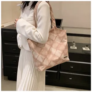 Korean style quilted canvas tote bag, large capacity single shoulder handbag for daily use.