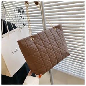 Large capacity quilted shoulder bag for women, stylish chain tote bag with trendy solid color design.