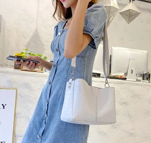 Fashion white crocodile pattern shoulder bag for women, stylish PU leather crossbody bucket bag.