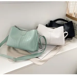 Stylish crocodile pattern shoulder bag for women, elegant casual crossbody tote handbag.