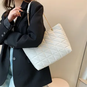 Large capacity white quilted shoulder bag with gold chain strap for women daily commuting style