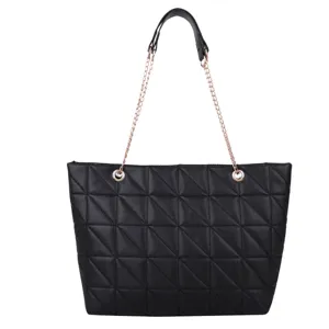 Large capacity black quilted shoulder bag with chain strap, trendy fashion tote for women.