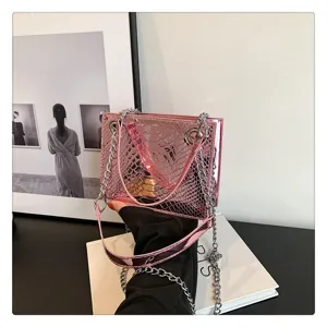 Chic sac à main bandoulière chaîne texture peau de serpent métallisée rose pour femme