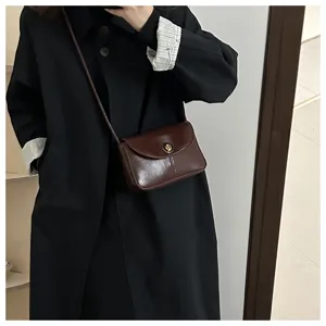 Retro solid color small square bag women's autumn winter fashion versatile crossbody bag.